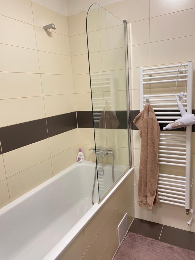 Апартаменти Apartman Slnecna Terasa S Vlastnym Parkovanim Na 2 Auta Жиліна Екстер'єр фото